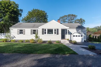 37 Gates Ave