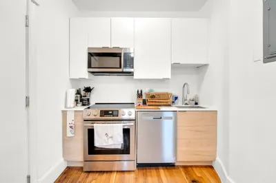1082 Commonwealth Ave #201