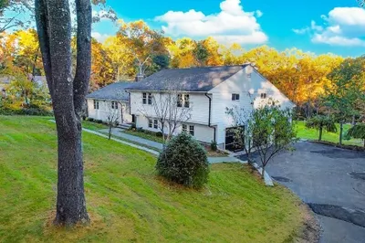 22 Crest Drive 1