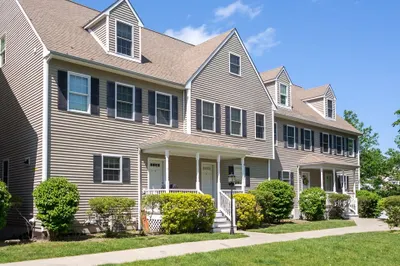 7 Dewey St #6