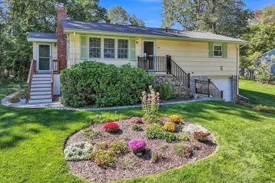 35 Laurelwood Rd 1