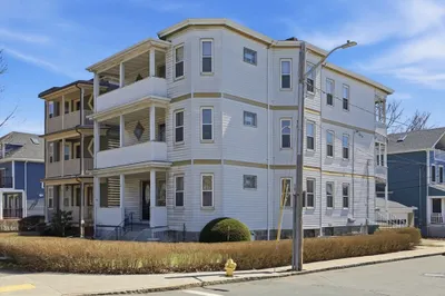 320 Fellsway West 1