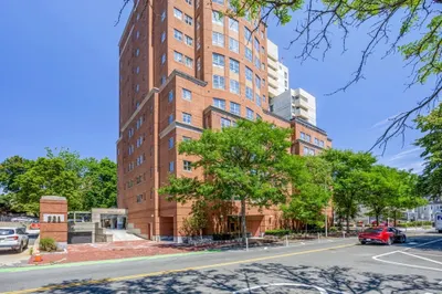 931 Massachusetts Ave #605