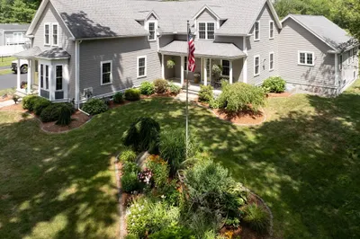 18 Plain St 1