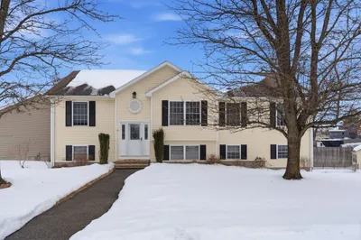 18 Devlin Dr 1