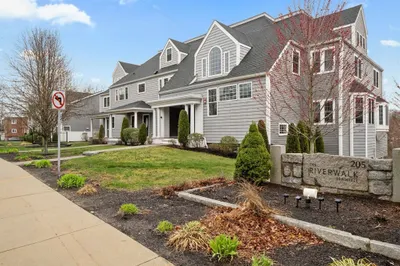 205 Elm St #5 1