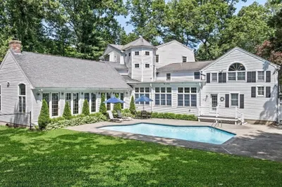 38 Lincoln Circle East Cir 1