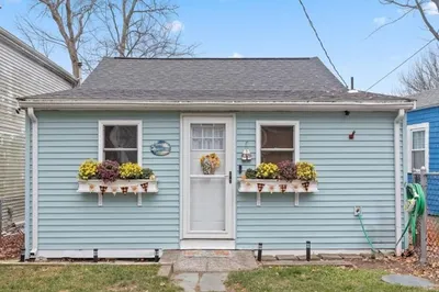 62 Woodbine Ave 1