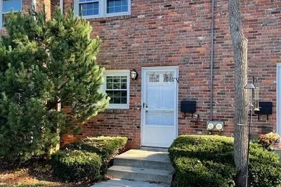 20 Regency Dr #20 1