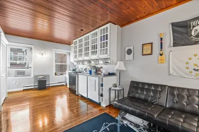 72 N. Margin St #4