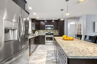 51 Howland Rd 1