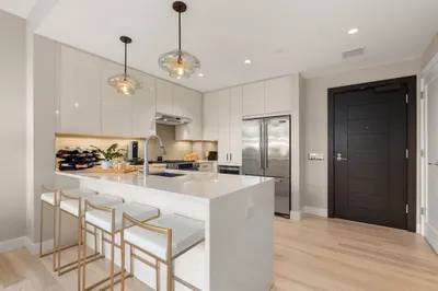 32 Traveler St #412