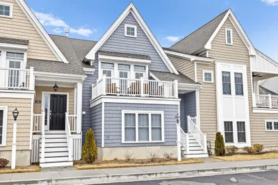 17 Meadowbrook Dr