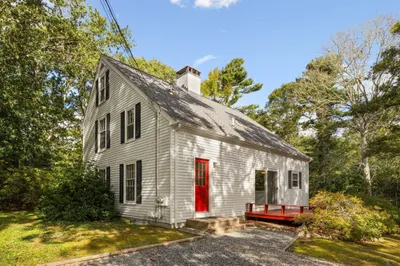 204 Woods Hole Rd 1