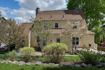 54 Elizabeth Rd 1
