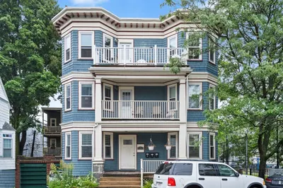 226 E Cottage St #1