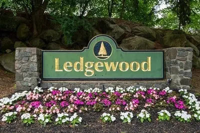 3 Ledgewood Way #16