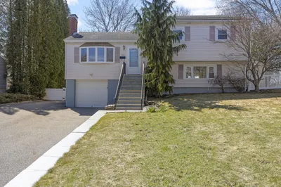 160 Ravenswood Road 1
