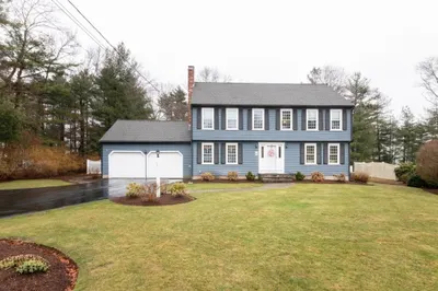 4 Arrowhead Road 1