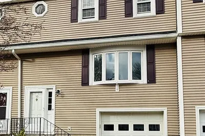 10 Meeting House Ln #10