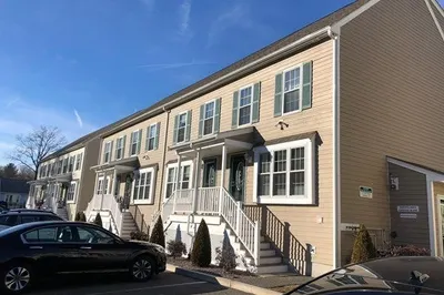 17 Foster St #13