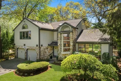 33 E Colbert Rd