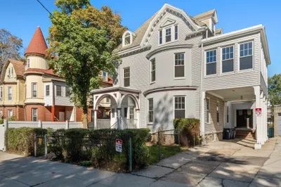 26 Lawrence Ave 1