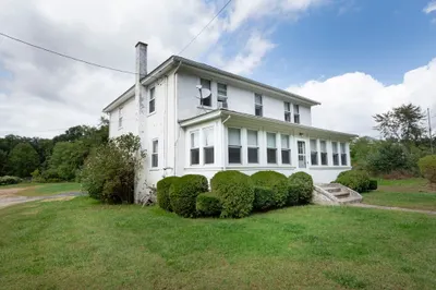 154 Main St