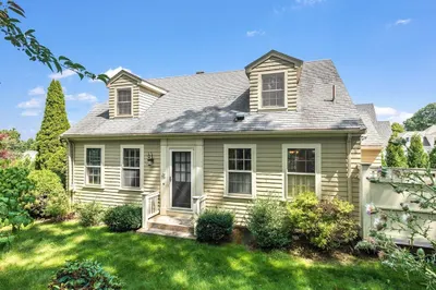 211 Pleasant St