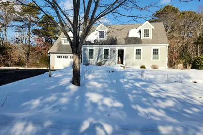 52 Old Colony Dr 1