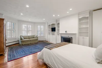 236 Beacon St #1E 1