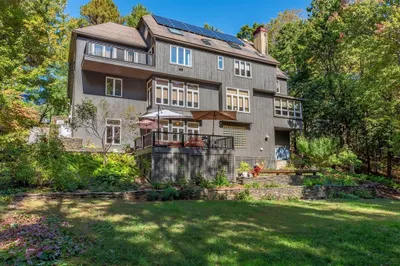 100 Larkspur Dr 1