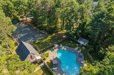 300 Falmouth Rd #9E 1