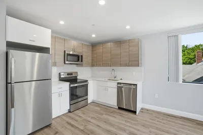 632 Centre St #303 1