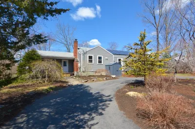 41 Flint Rd 1