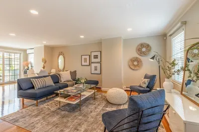 425 Bunker Hill #2