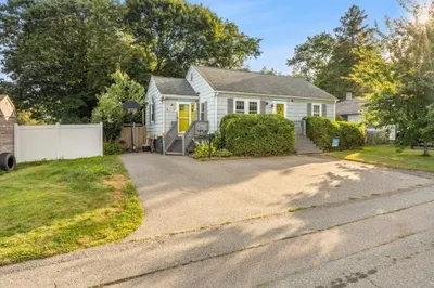 31 Briggs Ave 1