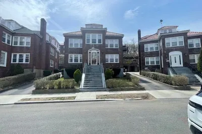 140 Columbia St 1