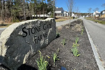 38 Stone Gate Dr 1