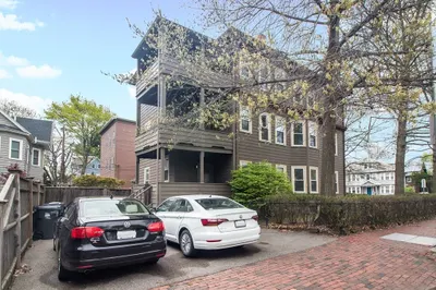 154 Elm St N St 1