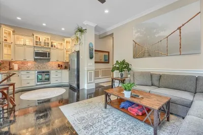 38 Pleasant St #4