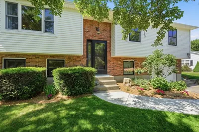 17 Captain Lathrop Dr 1