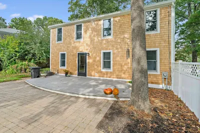 8 Winthrop Ave
