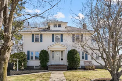 54 Front St
