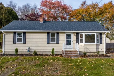 6 Brookview St 1