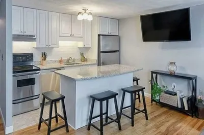3 Seminary St #1