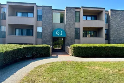 50 Shrewsbury Green Dr #F 1