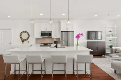 170 W Broadway #308