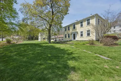 100 Main St 1