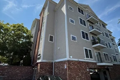 260 Main St #305 1